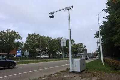 Focusflitsers staan na korte onderbreking weer aan en slingeren appende automobilisten massaal op de bon