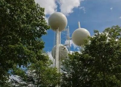 Ken jij deze grote, witte bollen in Eindhoven? Binnenkort is het een rijksmonument