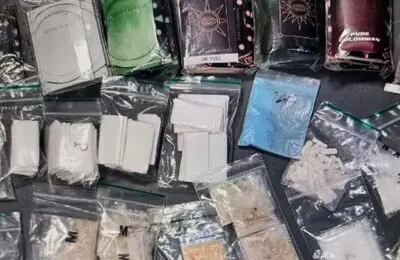 Agenten stoppen auto in Veldhoven en zijn verrast door voorraad zware drugs: ‘Apotheek zou jaloers zijn’