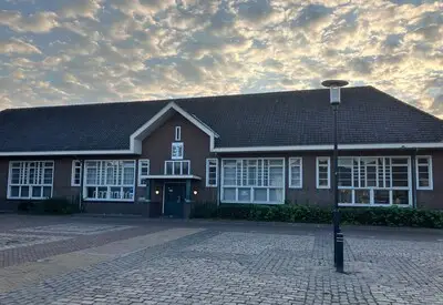 Tijdelijke huurders in monumentaal schoolpand naast gemeentehuis Heeze