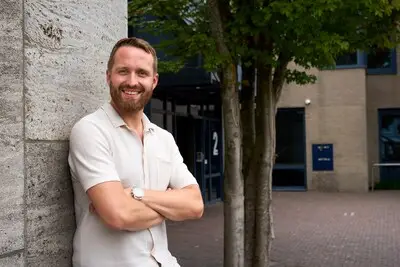 ‘Je maakt nooit iedereen blij, maar als ik door het dorp fiets, denk ik: het is het waard’; Marius (30) blikt terug op tien jaar politiek in Best