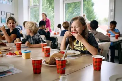 Waalrese schoolkinderen trappen gezonde lunchcampagne af: ‘Trommel zonder Rommel’