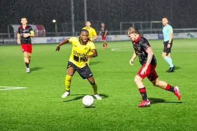 Trainer Van Poelje moet op zoek naar antwoorden na afgang UNA in KNVB-Beker: ‘Dit is echt een blamage’
