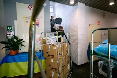 Van de regen in de drup: Oekraïners van oude school naar ‘onbewoonbaar’ kantoor