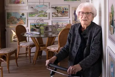 De buren slaan een spijker in de muur en hop, daar hangt weer een meesterwerk van Corneliana