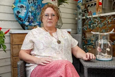 Lilian (62) pleit voor duidelijkheid: ‘Dit is geen reanimatie, dit is het verstoren van een vredig overlijden’
