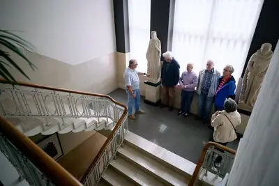 Veertig jaar later blijkt de trap toch kleiner als je je oude school bezoekt