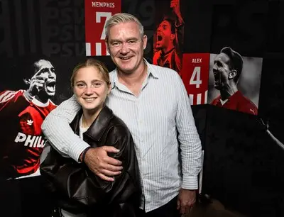 Drie generaties Lacroix met passie en liefde voor voetbal: ‘Ik speelde de bal door opa zijn O-benen’