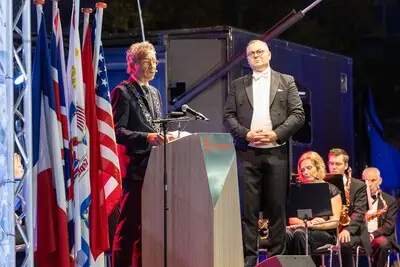Dijsselbloem sombert op klassiek bevrijdingsdefilé in Eindhoven: ‘niet geleerd van het verleden’