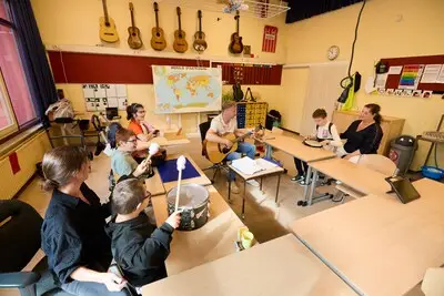Deze bijzondere basisschool in Son bestaat 65 jaar: ‘Onze kinderen zingen kleuterliedjes, maar gaan beter om met de dood dan wij’