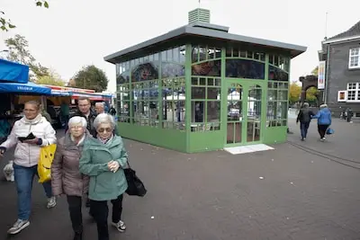 Al jaren zorgt dit Marktpaviljoen voor gekibbel, nu opent het toch echt: 'Ik verwacht dat het een blamage wordt voor Valkenswaard'