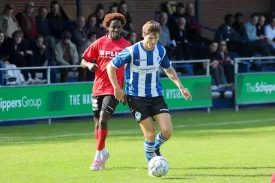 Eersels talent kroont zich in derby tot held van EFC: ‘Raakte de bal amper, maar het was genoeg’
