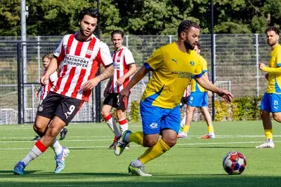 Oud-prof strijkt neer in Eindhoven en helpt Gestel aan zege: ‘Toen ik nog prof was, zei Kadir al dat als hij trainer zou worden’