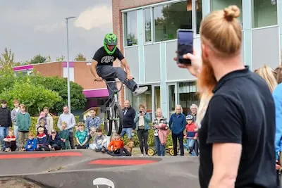 Veel oeh’s en ah’s bij spectaculaire opening nieuwe sport- en speelplek in Maarheeze