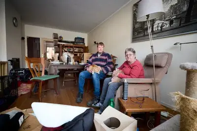 Droom van moeder Hennie (71) en zoon Frank (40) wordt geen waarheid en nu hebben ze geen huis meer