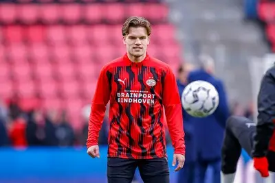 Jong PSV verdedigt koppositie en mist nog vier man in Almere