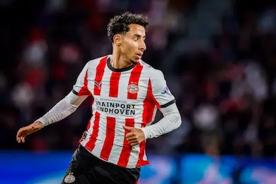 Salah-Eddine wil een beetje Amsterdamse bluf aan PSV toevoegen én een voorbeeld voor zijn broers zijn: ‘Denk dat ik een bijtertje ben’