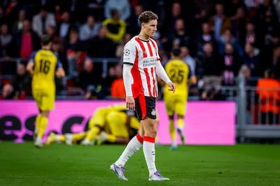 LIVE | PSV halverwege flink in de penarie, Til en Salah-Eddine bezig met een fanatieke warming-up