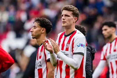 PSV komt bedrogen uit tegen Ajax, ondanks de geestdrift van Salah-Eddine en Mauro Júnior