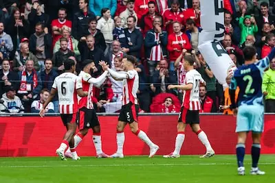 LIVE | Saibari opent met rake kopbal score voor PSV tegen Ajax, Perisic gaat op de bon