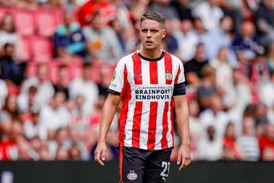 Veerman vertelt dat hij niet gek gaat doen bij PSV: ‘Dat soort mensen moet ik eigenlijk lekker laten lullen’