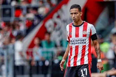 Waarom Mauro Júnior bij PSV altijd zou moeten spelen: ‘In een rondo moet je hebben wat hij heeft’