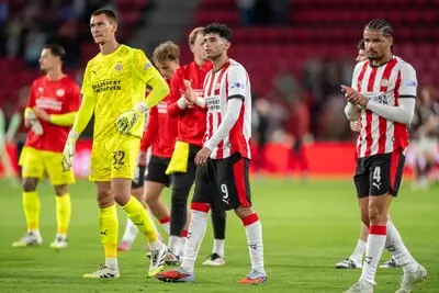 PSV op rapport na blamage tegen promovendus: veel spelers zakken door het ijs, één harde onvoldoende voor nieuweling
