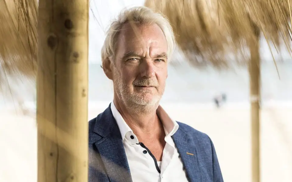 Stefan de Walle zit in panel ‘Ook dat nog’ en zegt ’nee’ tegen terugkeer als Kees in Flodder: ’Punt achter die periode gezet’