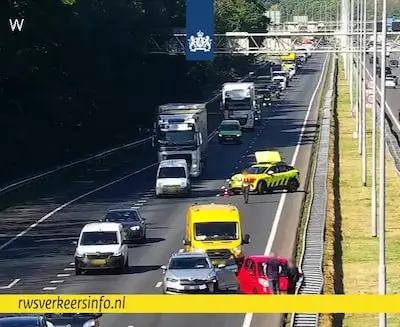 File op de A58 richting Eindhoven door ongeluk, vertraging neemt langzaam af
