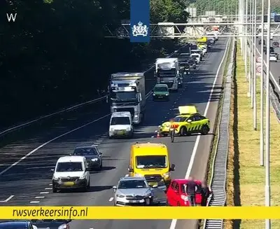 File op de A58 richting Eindhoven door ongeluk, verkeer wordt omgeleid