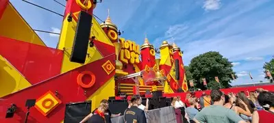 Total Loss Best (met Snollebollekes) is en blijft walhalla voor de liefhebber van feestmuziek