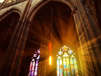 Lezing tussen rouw en hoop: de toekomst van de kerk