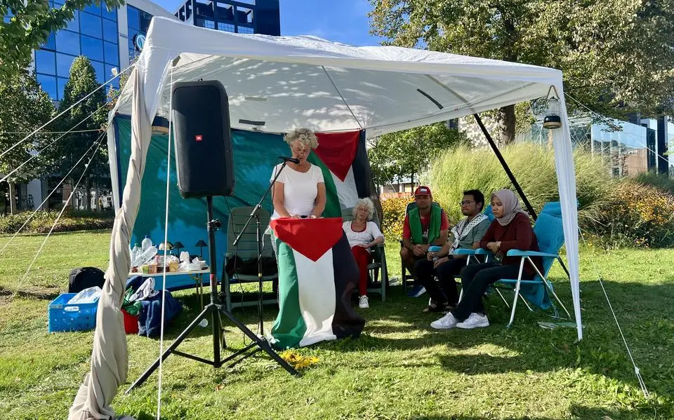 Namen voorlezen van Palestijnse slachtoffers roept emoties op in Leeuwarden. ‘Dit is het minste wat ik kan doen’