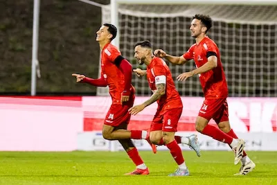 LIVE | Jurgen Seegers wisselt in de rust: smaakmaker Essakkati ruimt het veld voor Ogenia