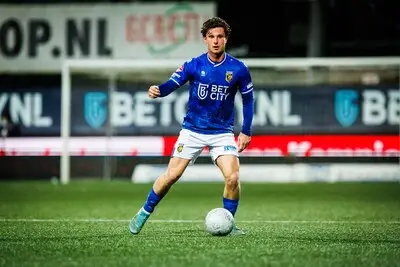 Voormalig PSV’er Kreekels tekent voor een jaar bij ADO en verlaat Vitesse: ‘Zoveel respect voor de supporters in Arnhem’