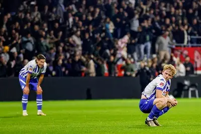 FC Eindhoven lijdt vierde nederlaag op rij na slordige derby tegen Helmond Sport: ‘Dan word je meteen afgestraft’