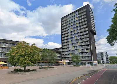 Verdachte tas gevonden op plein in Eindhoven: mogelijk explosief, flat deels ontruimd en meerdere straten afgezet