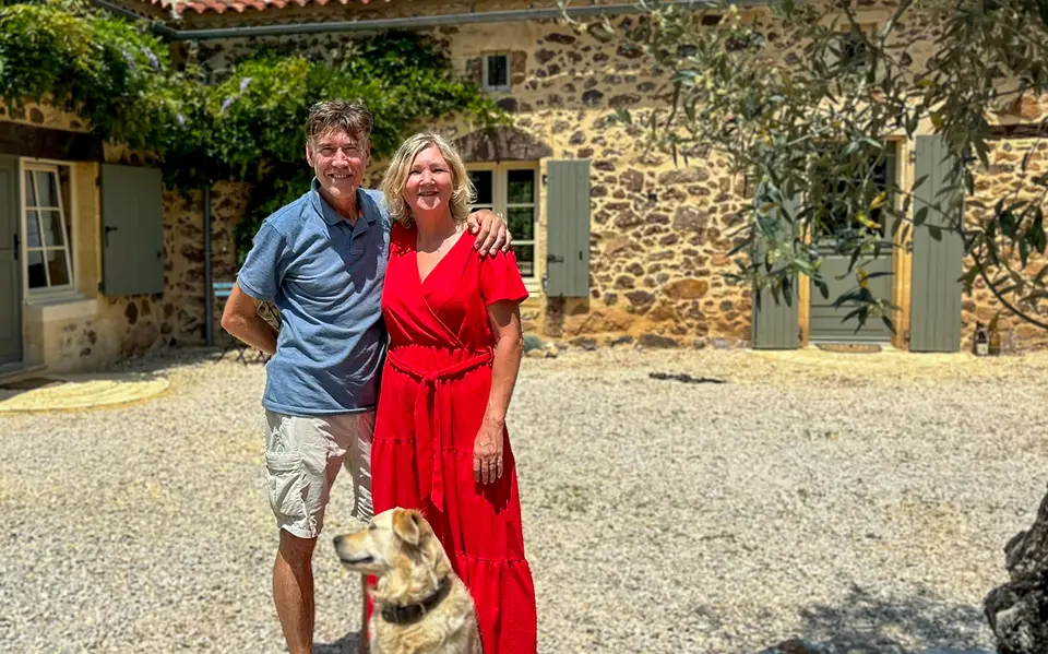 Harald (60) en Monique (62) uit Meppel verhuisden naar Frankrijk om eigenhandig B&amp;B op te zetten: ‘Hij heeft een torso als Tarzan gekregen’