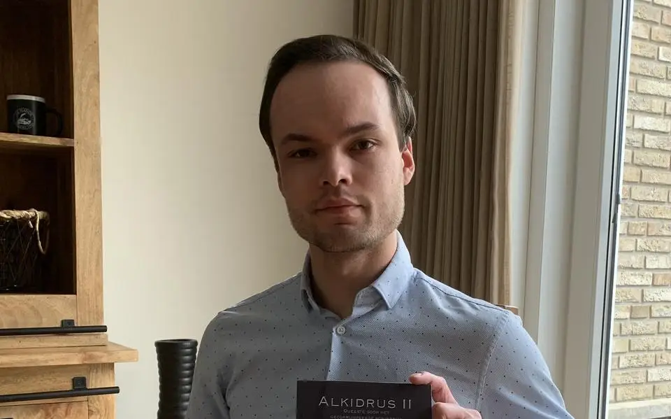 Godsdienstleraar Justin (27) brengt derde boek uit