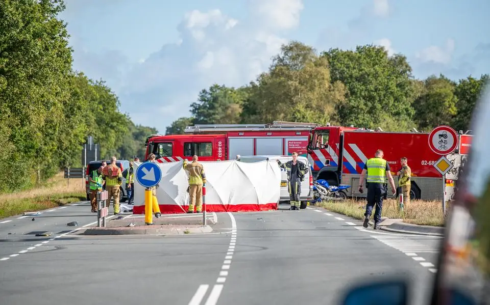 Motorrijder (21) omgekomen bij botsing in Nijeberkoop