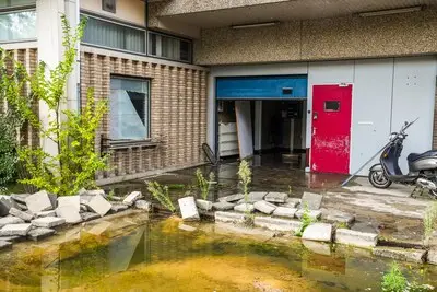 Koperdieven breken in bij oud postkantoor in Geldrop en laten pand onder water lopen