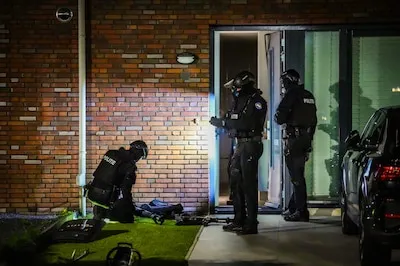 Grote politieactie in Eindhoven: invallen bij twee huizen, drie aanhoudingen