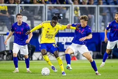 LIVE | Sprookje uit een jongensboek: piepjonge debutant kopt Willem II in de slotfase op voorsprong