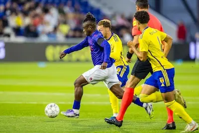 LIVE | Willem II staat onder druk en komt goed weg: openingsgoal van Cambuur wordt afgekeurd