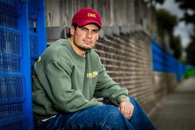 Door een zeldzame ziekte is Mickaël Tirpan (31) in één klap geen voetballer meer: ‘Papa kan weer gewoon papa zijn’
