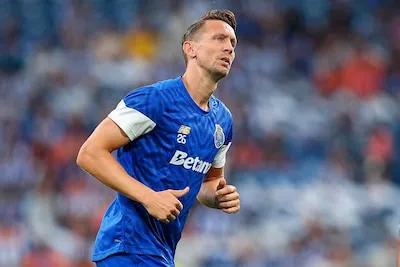Voormalig PSV-spits Luuk de Jong ligt er paar maanden uit bij Porto