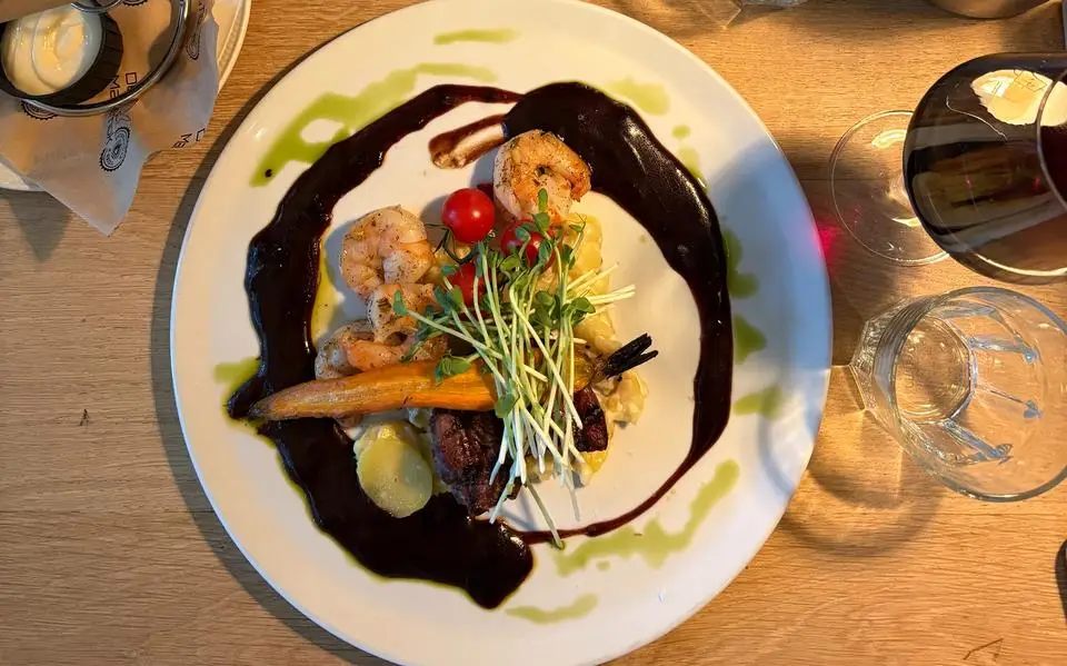 Of het nu twee restaurants zijn of toch een, De Mallemok en La Gabbianella in Sloten overtuigen ons niet