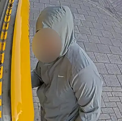 Oudere man is 6000 euro lichter door nepbankmedewerker: politie zoekt specifieke vrouw