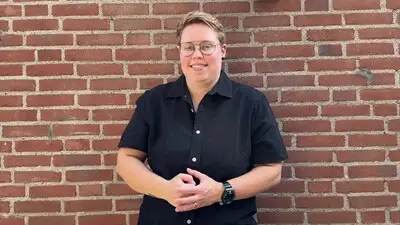 Kijk mee! Zo zeg je 'Helmond' in gebarentaal
