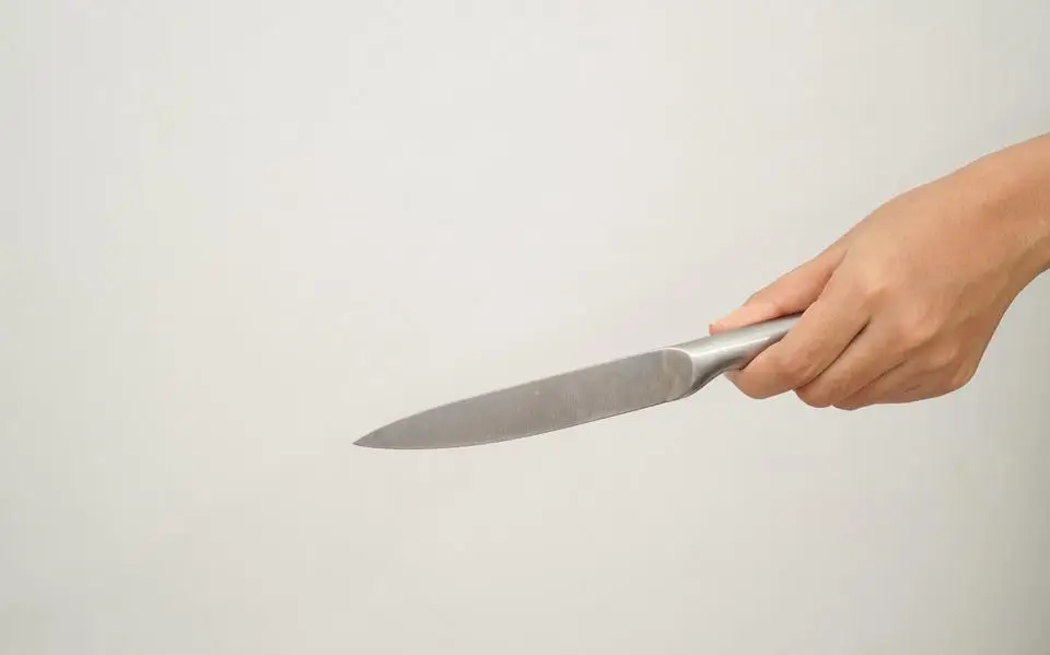 Vrouw uit Franeker ‘schramt’ ex-partner met mes: voorwaardelijke werkstraf